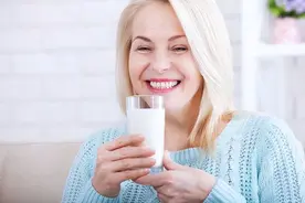 糖尿病患者还能继续喝牛奶吗？推荐这3种，补充营养还稳定血糖图片