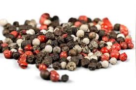 黑白胡椒一字之差，调味时差别却不小，很多人不懂，难怪菜味不对图片