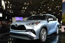 官降2万？第4代丰田汉兰达燃油版亮相，2.0T+8AT，谁还看冠道？图片