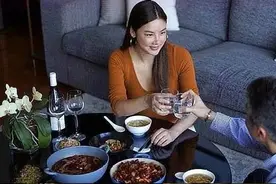 三年花光七亿，甩掉天王的女人，如今要自己养家了？图片