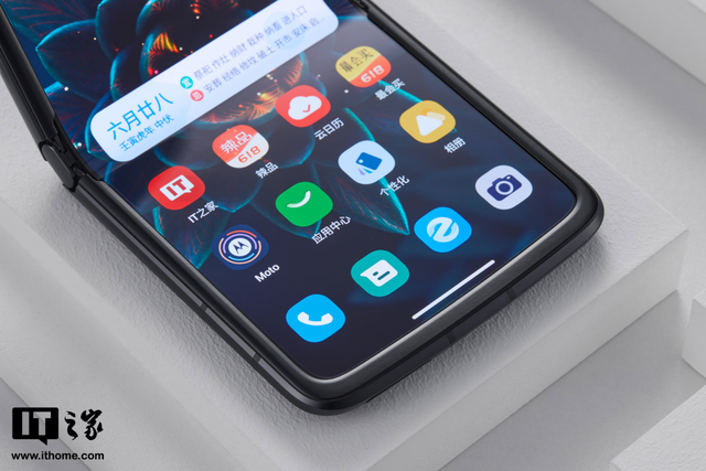 moto razr 2022 上手体验：实用为先，以旗舰致敬经典