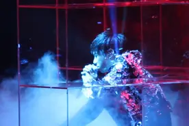 歌手的奇葩舞台风格：有的中邪、有的抽筋、有的封神图片