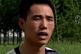 2014年，男子舍身将仇人家2岁男童从15米机井救出，后被尊为干爹图片
