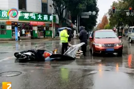 千万不要有侥幸心理！黄灯亮起仍抢行 撞在一起均担责图片