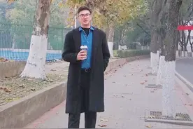 阳光帅气！湖北00后学霸班长：屡获国家级奖项，奖学金拿到手软图片