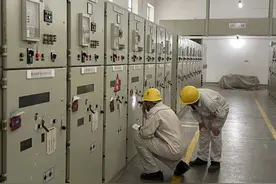 他们高温天为供电设备做“全面体检”图片