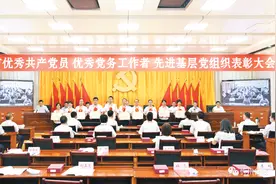 「牢记嘱托 忻州答卷 党建篇」党旗高高飘扬 汇聚磅礴力量图片