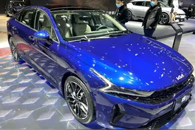 大溜背高颜值，配2.0T+8AT，21款K5凯酷值得买吗图片
