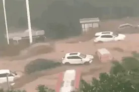 蓝天救援队的成员才是真正的明星！人和人的差距咋差那么大咧？图片