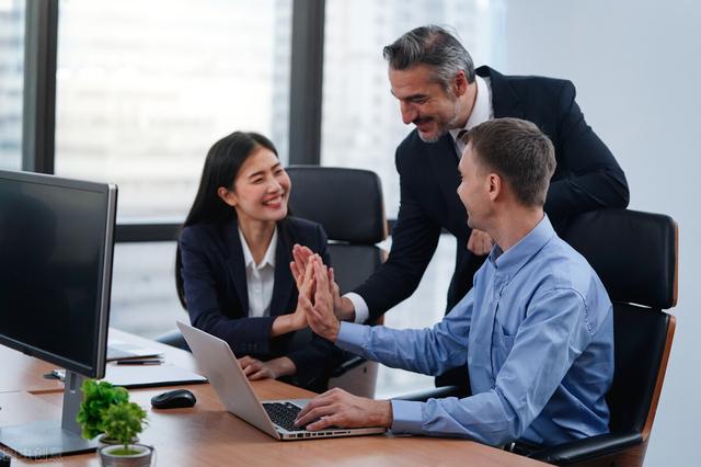 Ӫ�����ɣ������ͻ����ǰ��Լ��뽲�Ľ��꣬����Ҫ�����ÿͻ�����