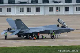 歼-35第三架原型机亮相！颜值高发动机强劲，为福建舰争分夺秒图片