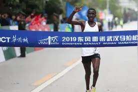 拿奖金回去买地种田的农民冠军、打破外籍垄断的大满贯冠军......武汉马拉松这些选手你还记得吗？图片