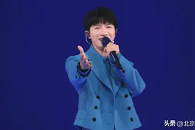 世界杯音乐盛典：周深连唱两首金曲，教科书式唱功，球迷赞不绝口图片
