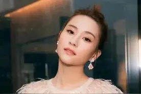 四月新娘何超莲戴“珍珠界爱马仕”，一颗抵小县城一套房?图片