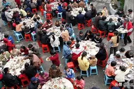 河北村中老太过世，葬礼花费近百万？每桌名酒名烟，儿子更不简单图片