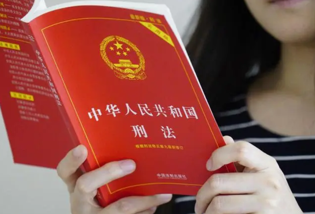 46岁大妈约两名健身教练陪睡，当晚激情后死亡，警方：兴奋致死