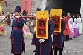 因果报应故事——狗状元：一脚还五板，半饼供三年图片