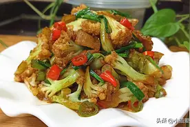 炒花菜时最忌焯水，教你诀窍，脆嫩入味营养不流失，好吃下饭图片