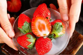 宝宝不能吃草莓？味道酸甜却如此“不受待见”，家长误解它了图片