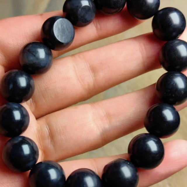 鉴别墨玉最科学方法，一招教你辨别！ #新疆和田玉