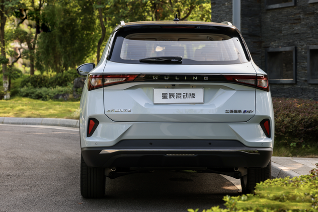 10万左右的车，五菱星辰到底怎么样？空间大、油耗低，还提供混动