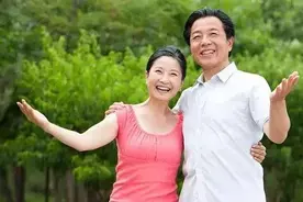 55岁林姐相亲66岁刘大哥说道：答应我一个条件，就嫁给你图片