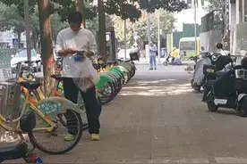 「视频」开业乱贴小广告 太原执法部门严厉查处图片