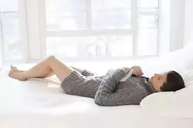 睡觉时，身体突然“抖”一下，然后就惊醒了，这是在暗示什么吗？图片