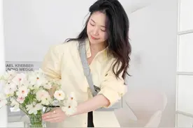 “素颜穿搭”悄悄的火了，这样穿显白又气质，不化妆也能很美图片
