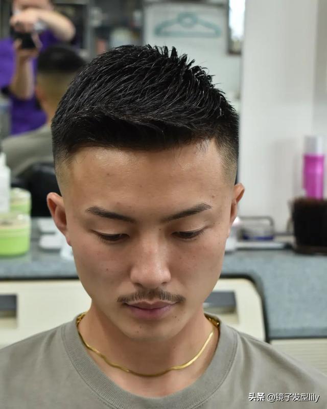经典男士寸头发型图片,超帅的男士发型,精神有型又百变,很适合年轻