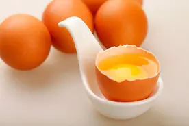 人造鸡蛋泛滥，成本只要1毛钱？该如何分辨？三种鸡蛋劝你少吃图片