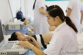分娩后，产妇胎盘未自然脱落，男医生“手剥胎盘”，遭产妇疑问图片