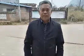 湖南继父，靠种地养活全家9口人，还供3个继女，读名校硕士博士图片