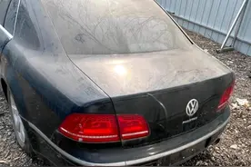 把报废豪车上的导航车机还有音响喇叭拆了回来 效果果然不一般图片