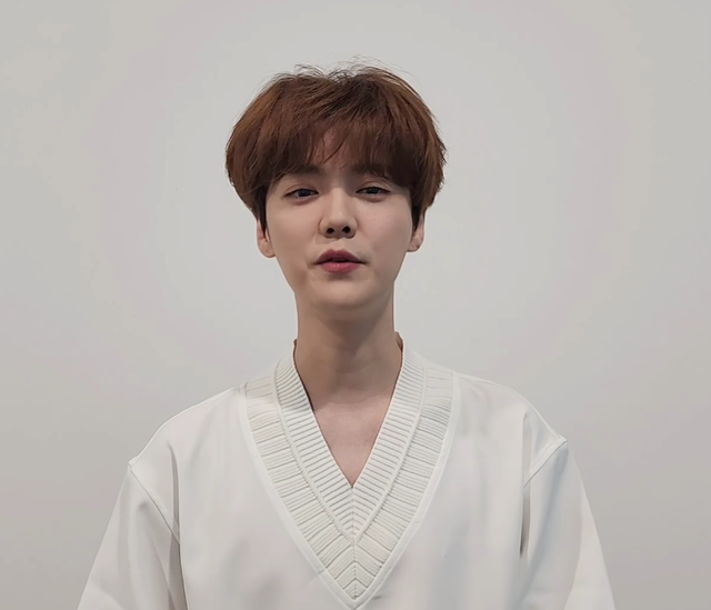 本人颜值回春,最新露面脸小头大,网友直呼像大头娃娃