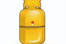 钢瓶几十斤重，搬回家的路10多分钟！煤气罐不能送进小区，老人们崩溃了图片