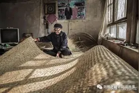 老韩讲了一个故事：炕席图片