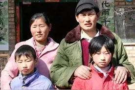 24岁就二婚？朱之文的聪明，朱小伟一点也没学到图片