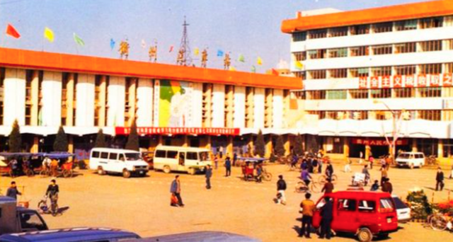 200万集不齐奥特曼卡，中国一亿小学生正在破产？