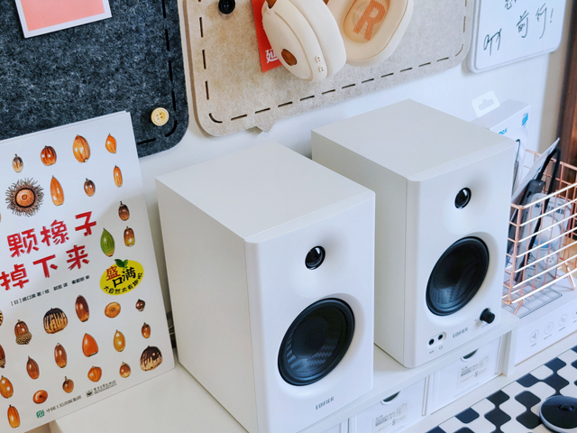 看演唱会的在现场，听演唱会的在床上——漫步者MR4监听音箱体验♪♫♬