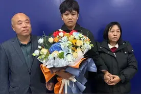 河北富豪找回丢失25年的儿子，为他备好3套房承诺提车，儿子拒买车，富豪：家产四个孩子平分，多给他一部分图片