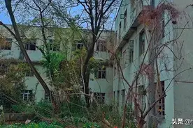 贵州一家废弃医院，荒凉冷清空无一人，胆小者请勿入内图片