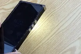 手机带有手电筒的注意了！原来还藏着这个小机关，我也是刚知道！图片