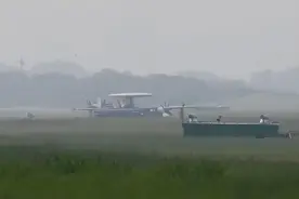 台军预警机“机腹着地”，受损严重图片