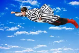 解梦：梦见自己会飞赶紧进来看看，可能人生会有新突破！图片