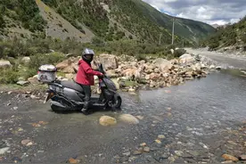 90后女生带狗骑125踏板摩托独闯西藏！安全吗？车子坏了怎么办图片