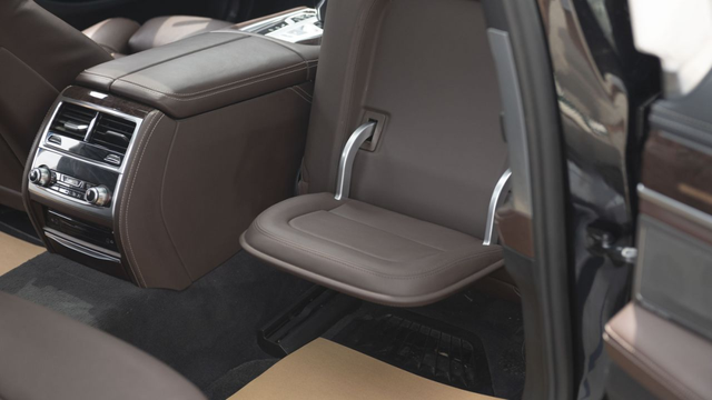 只比新车便宜100万的行政级座驾——二手宝马740Li