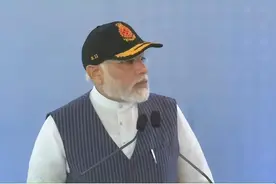 耗时17年坎坷建造，印度首艘国产航母服役图片