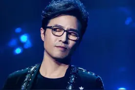 54岁汪峰太幸福！小20岁女友森林北小腹隆起，吃胖还是好事将近？图片