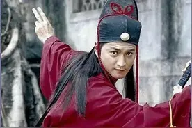 南侠展昭为何在白眉大侠里成了弱鸡？《大宋白眉传》给您答案图片